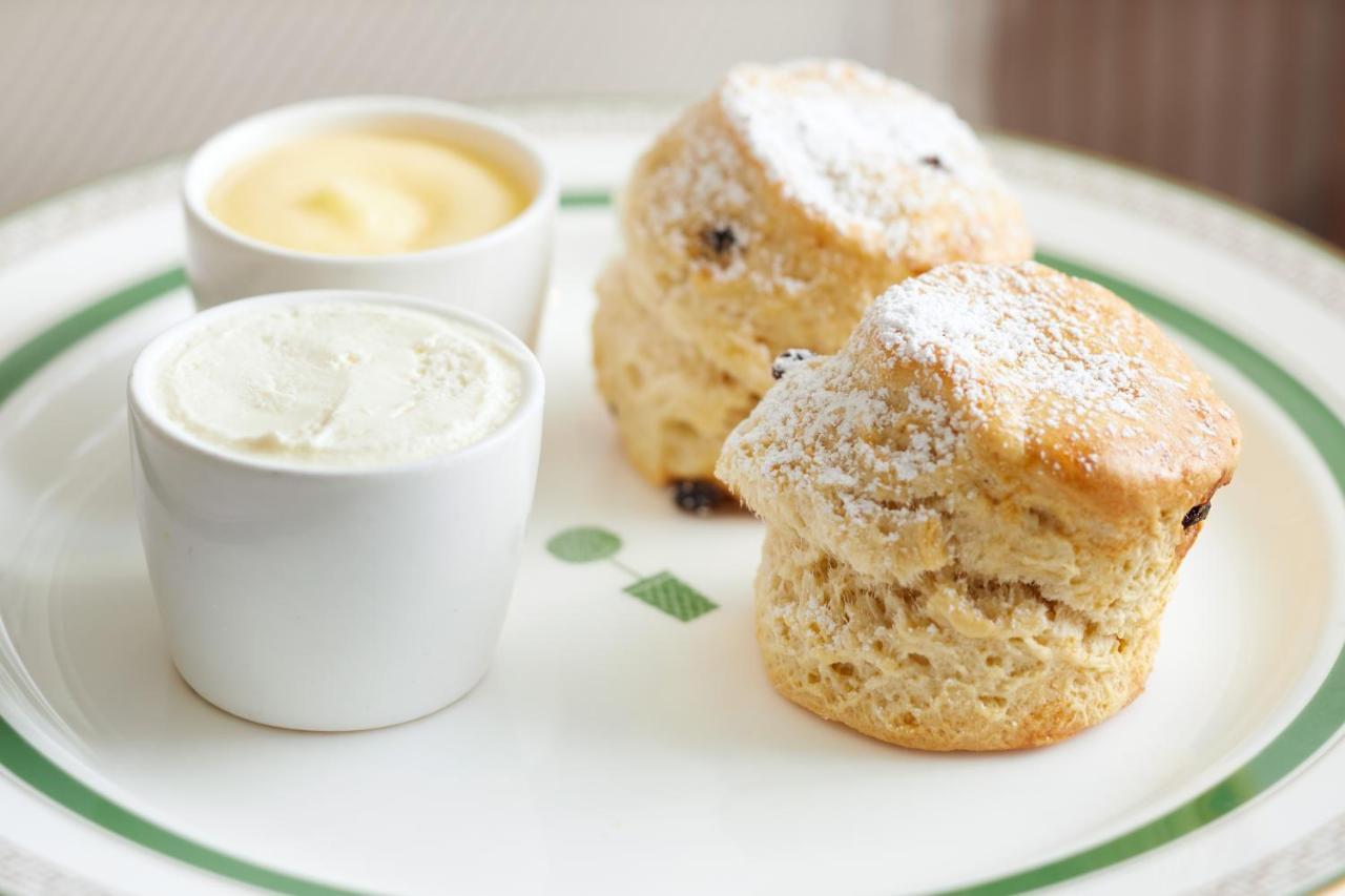 The London West Hollywood At Beverly Hills Экстерьер фото Scones with clotted cream and jam