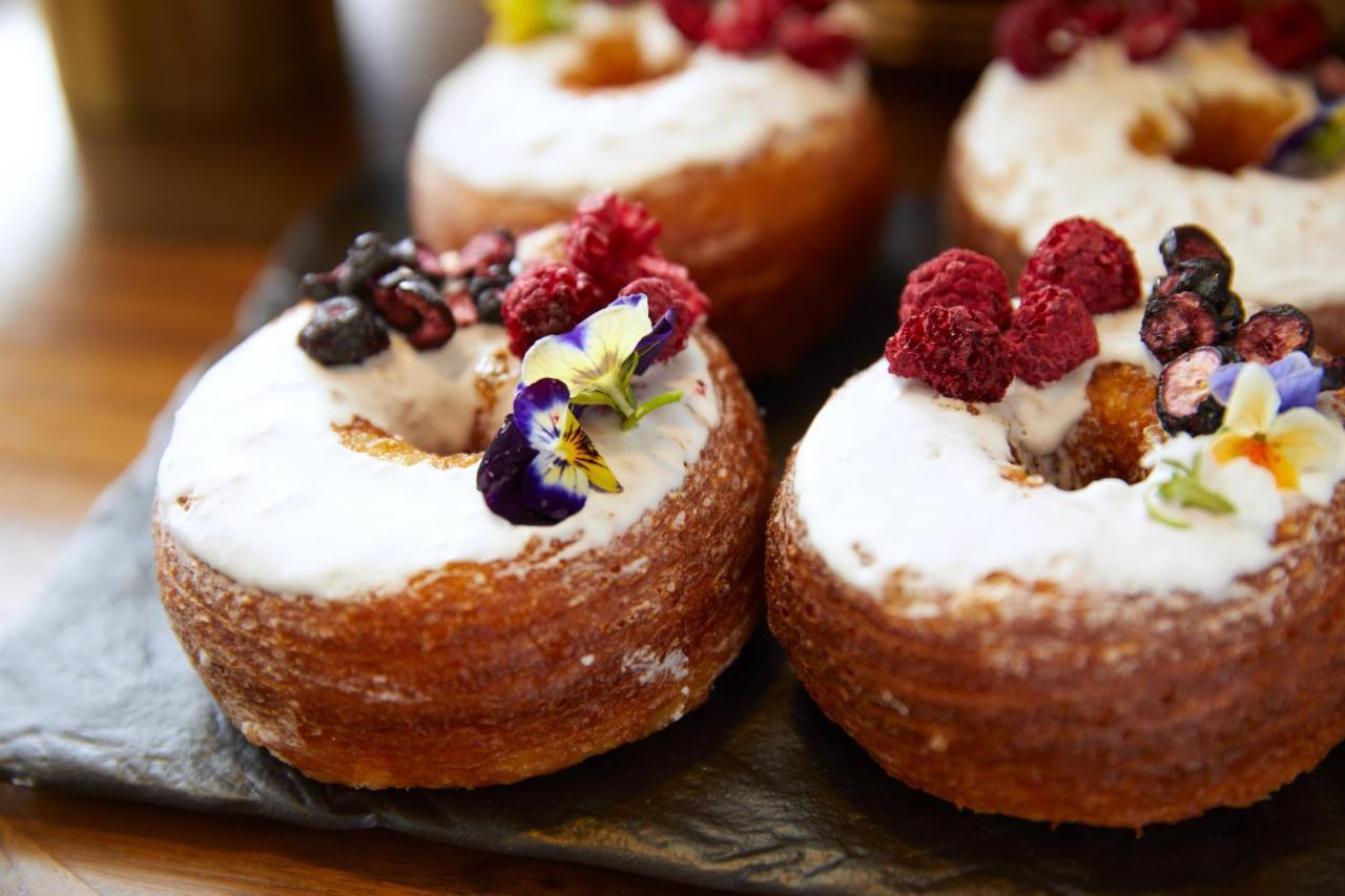 The London West Hollywood At Beverly Hills Экстерьер фото Baked donuts
