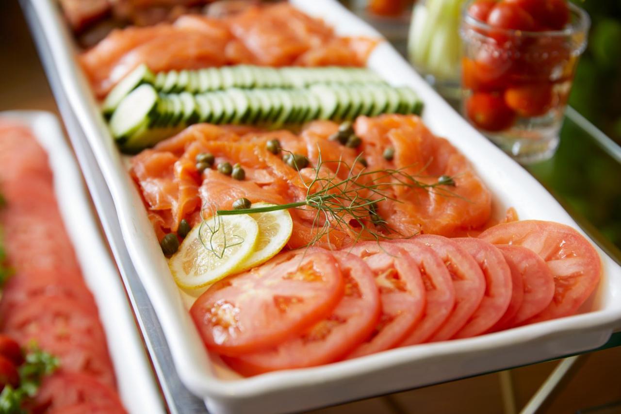 The London West Hollywood At Beverly Hills Экстерьер фото Salmon and cucumber