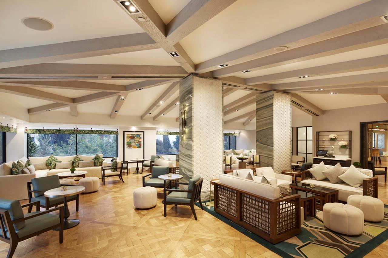 The London West Hollywood At Beverly Hills Экстерьер фото The lounge at the airport