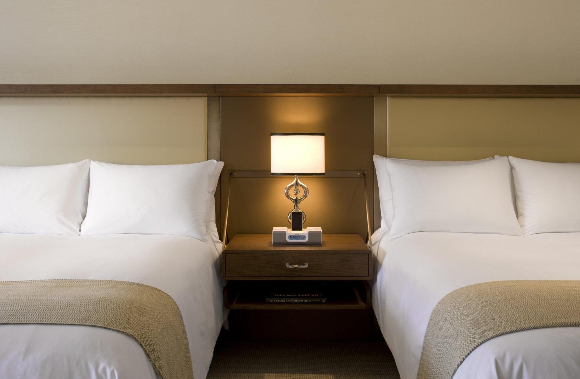The London West Hollywood At Beverly Hills Экстерьер фото A guest room at the Four Seasons Hotel